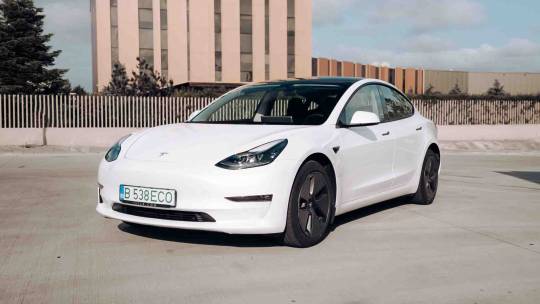 TESLA MODEL 3 LR Pearl White