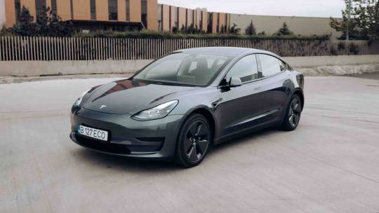 TESLA MODEL 3 SR